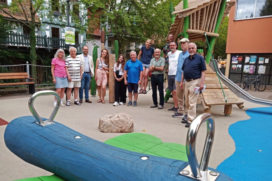 Die Fraktionen der Bensheimer und Lautertaler SPD bei ihrer gemeinsamen Fraktionssitzung in Bensheim am 11. Juli 2023 mit ihren Fraktionsvorsitzenden Tobias Pöselt (3. v. l.) und Jürgen Kaltwasser (r.)